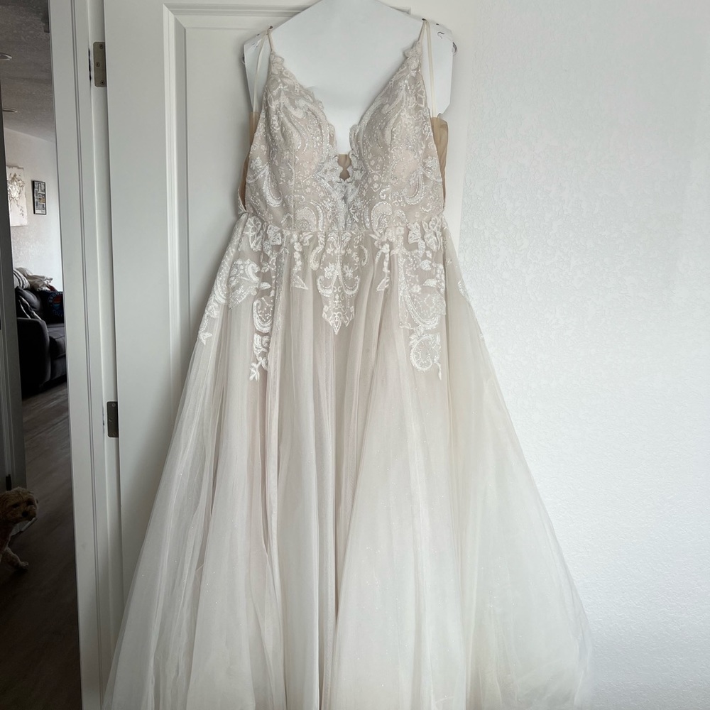Hayley Paige Style 6904 Nash gown size 18 (street size 14)